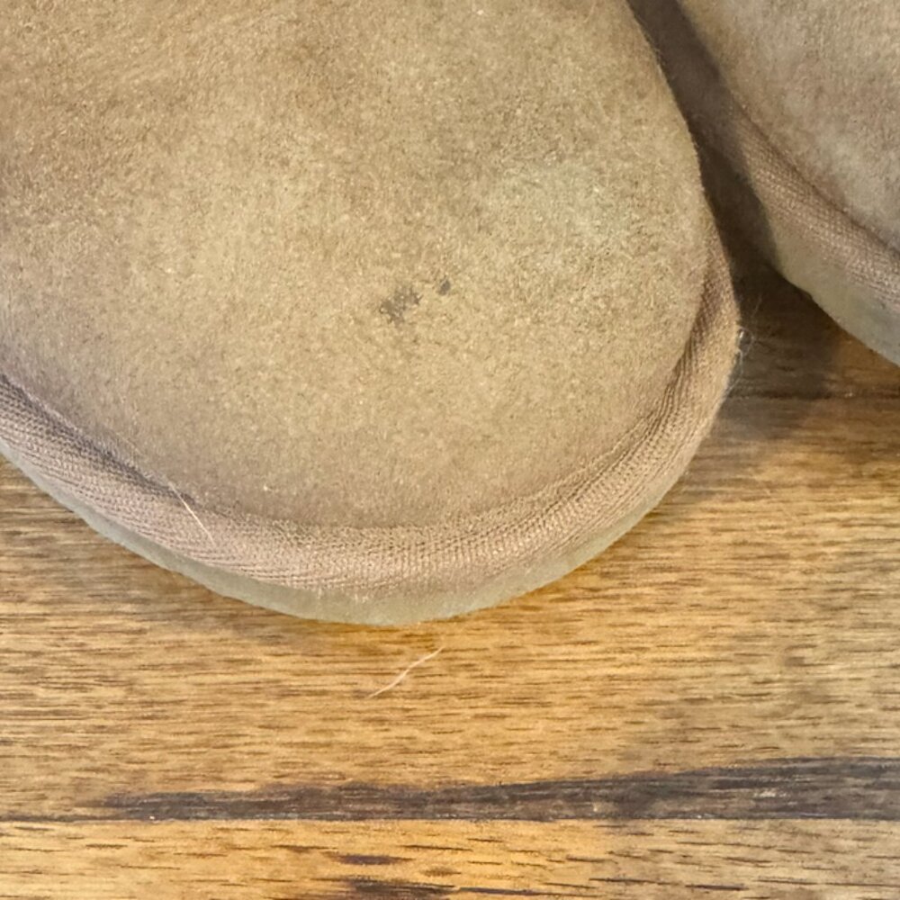 UGG Women's Classic Short II - Picture 2 of 6